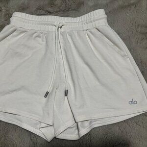 Alo Yoga White Shorts with Pockets & Drawstring – Size XS
